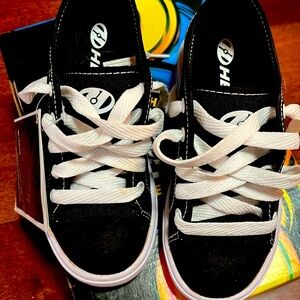 BNIB heels Wheeled Shoe kids size 13 Heely’s sneakers​